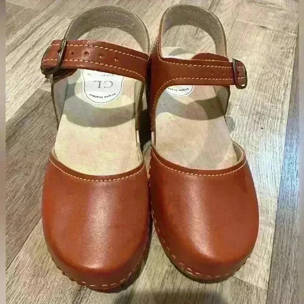 NWT Clogsland Vegan Leather Mid Heel Clog